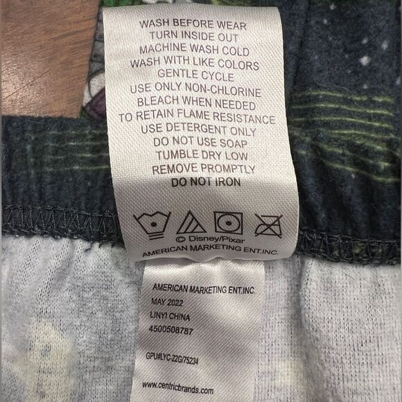 EUC Flannel Buzz Lightyear Pajama Set - Size 6- Disney / Pixar - Picture 6 of 6